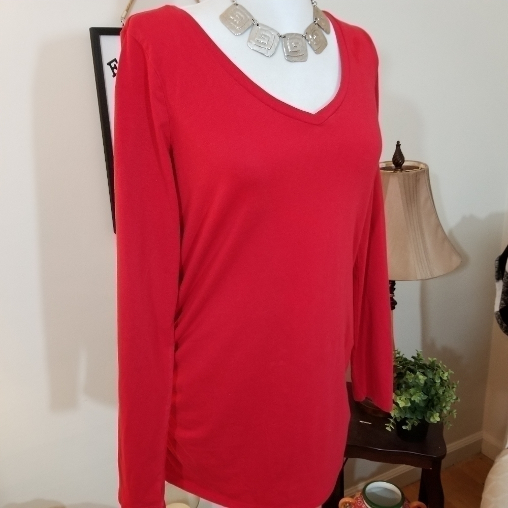 Motherhood sz med knit top in red